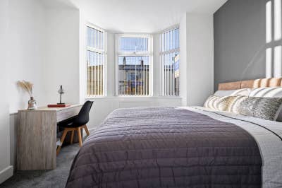 Renovated Double Ensuite | Bills Included Main Photo