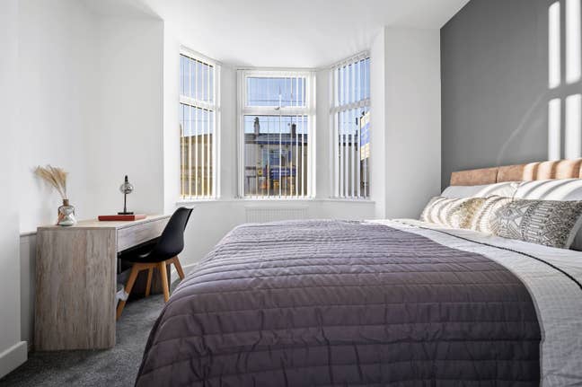 Renovated Double Ensuite | Bills Included Main Photo