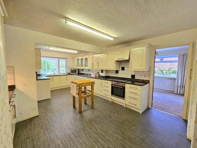 Detached bungalow for short term let Main Photo