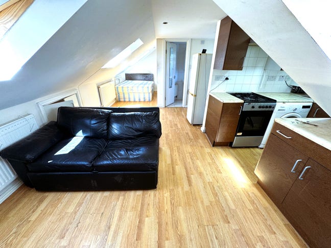 Studio with Private Kitchen Ilford &pound;1195 Pcm Main Photo