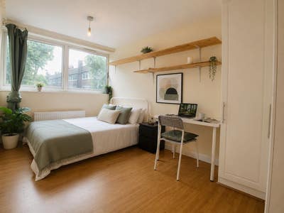 Mamma Mia OMG 🏡 3Beautiful Doubles+Living R+2Bath Main Photo