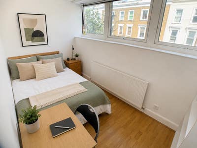 Mamma Mia OMG 🏡 3Beautiful Doubles+Living R+2Bath Main Photo