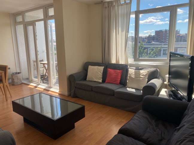Single room in Notting Hill available from 1 Aug 💗 Main Photo