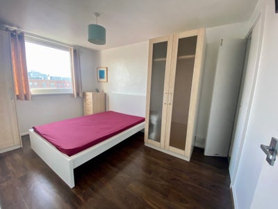 Large double room in friendly home 🌟  Main Photo