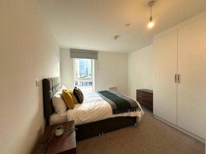 New flat mate wanted! En-suite double available  Main Photo
