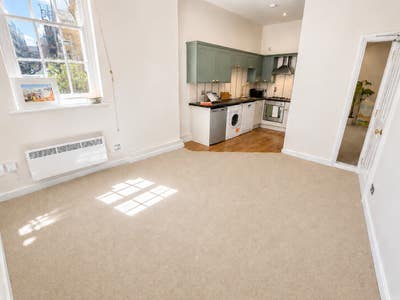 One-Bedroom Ground Floor Flat on Orchard Street Main Photo