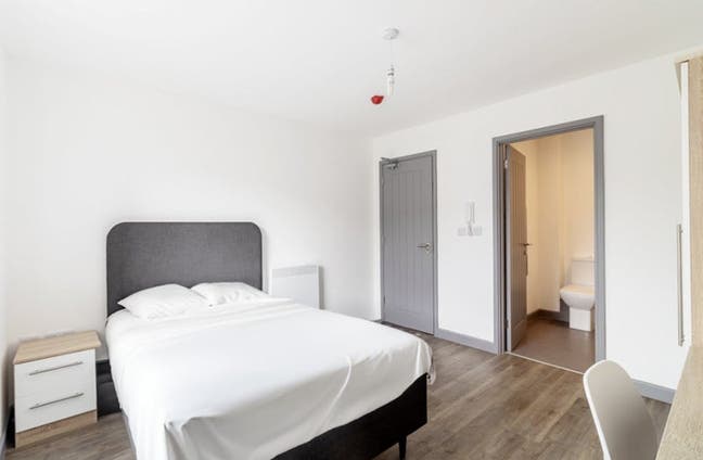 *1-Bed Flatshare: Near Manor Hospital & Train Stat Main Photo