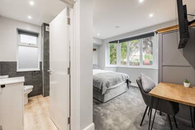 Ensuite Room in professional house Main Photo