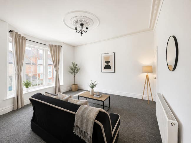 Spacious 2 Bed Room Flat Main Photo
