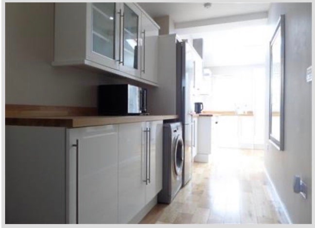 Double Room Available in Friendly House Share Main Photo