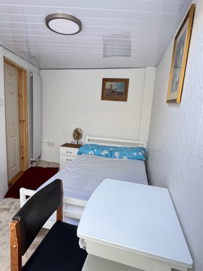 Small Double Room for single occupant  Main Photo
