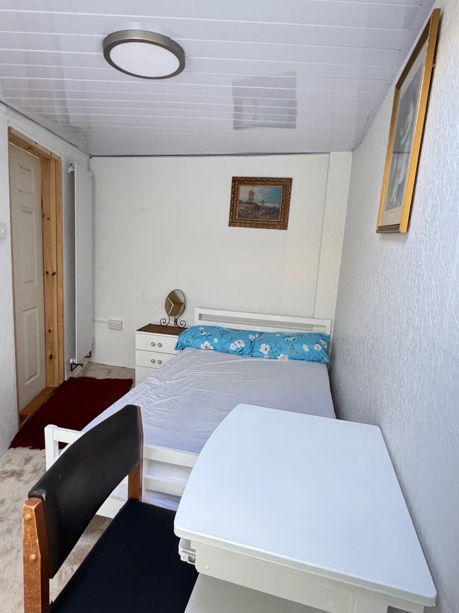 Small Double Room for single occupant  Main Photo