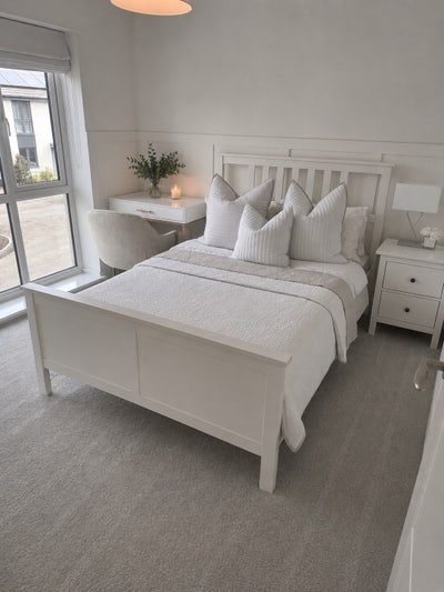 Large modern double room with private bathroom Main Photo