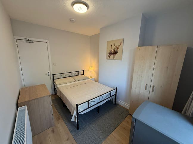 Lovely Near refurbished House All Bills Included  Main Photo
