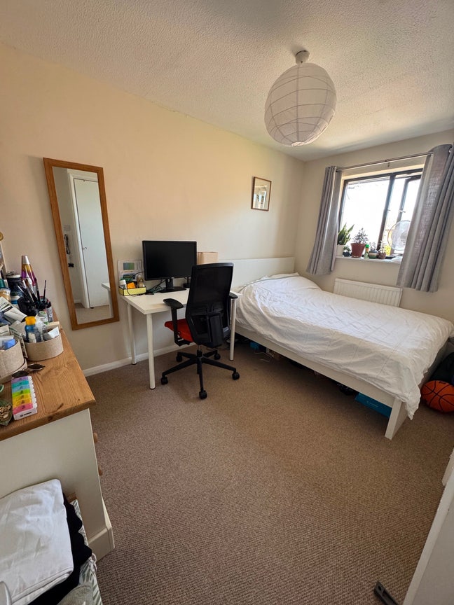 Lovely double room in old Marston  Main Photo