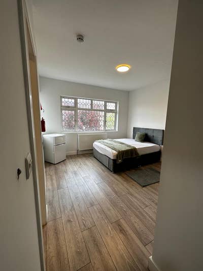 🏡 Studio Flat to Let in Neasden Main Photo
