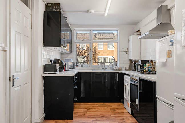 4 Bed Maisonette, Yatesbury Court, E5 Main Photo