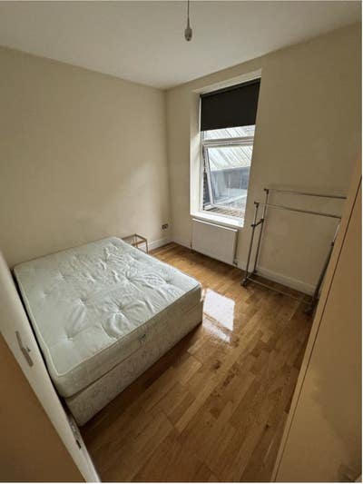 Spacious double bedroom next to clapham junction Main Photo