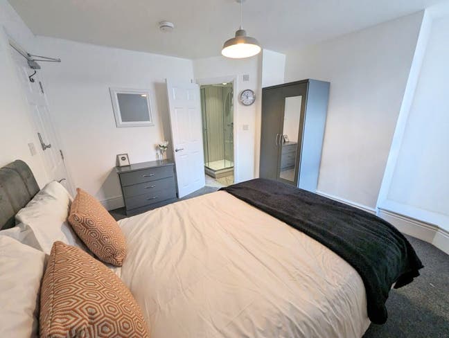 ** Modern En Suite Russell Hall All Bills Included Main Photo