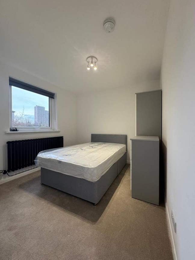 En-Suite Double Room to Rent–Maryhill, Glasgow G12 Main Photo