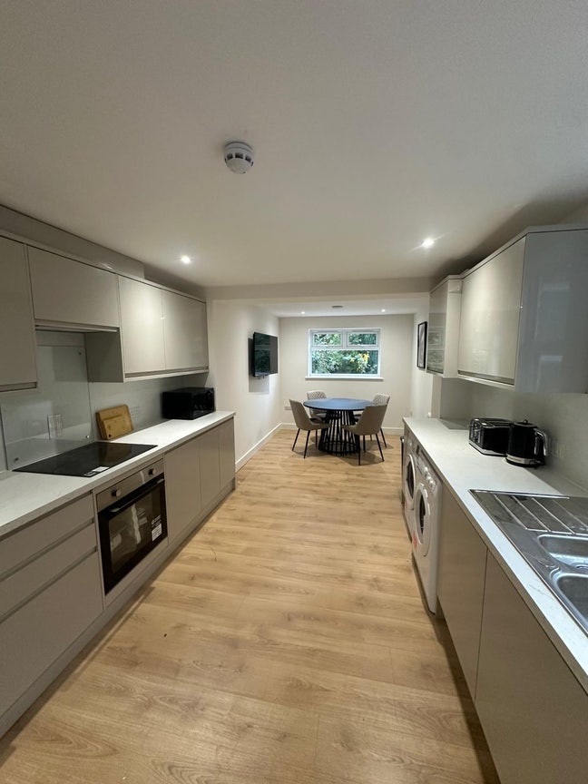 Ensuite | Double close to Hospital & Town Centre  Main Photo