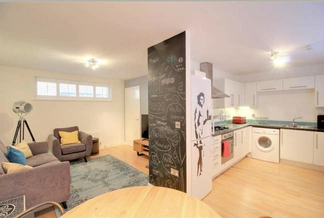Stunning 1 bed in Aldgate East Main Photo