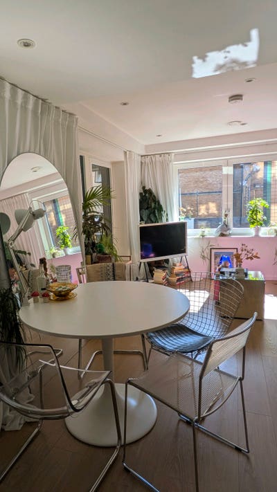 Beautiful Ensuite Double Room in Modern 2-Bed Flat Main Photo