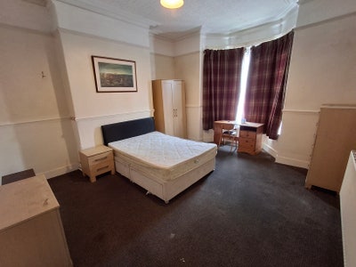 Extra Large Double Room to Let Main Photo