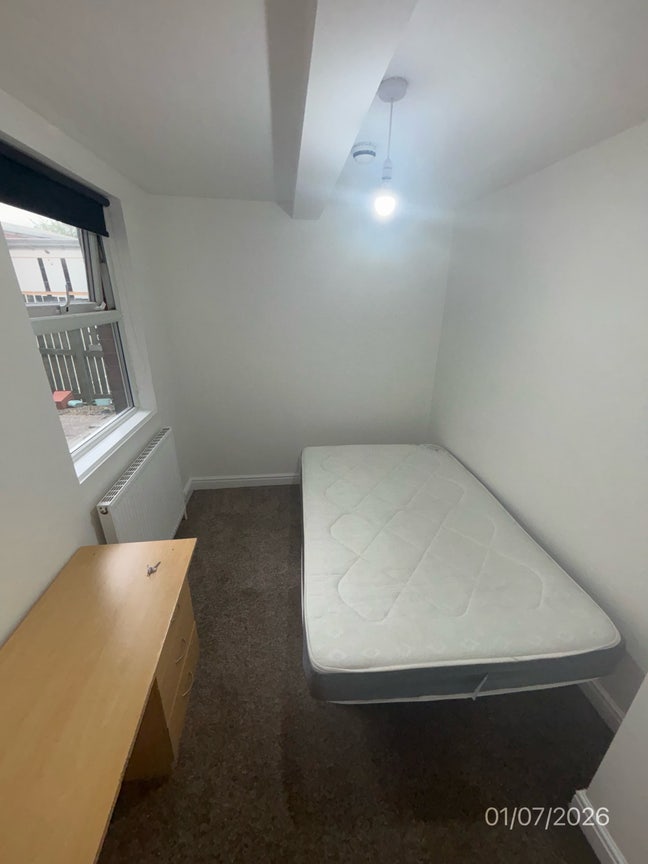 Room available immediately- Headingley- &pound;495 month Main Photo