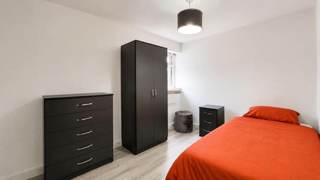 UC/DSS Only | Modern Double Room | &pound;0 Rent Main Photo