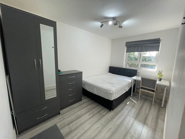 Stunning Double Bedroom - West Kensington Main Photo