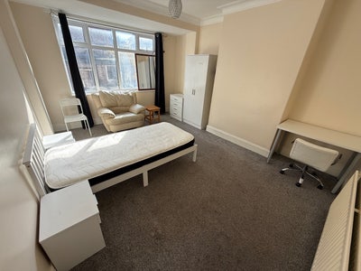 3/4  available , tenancy take over.  Main Photo