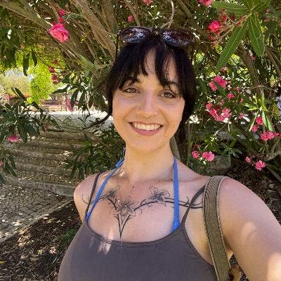 Friendly recent graduate looking for new flat 🌸🌼 Main Photo