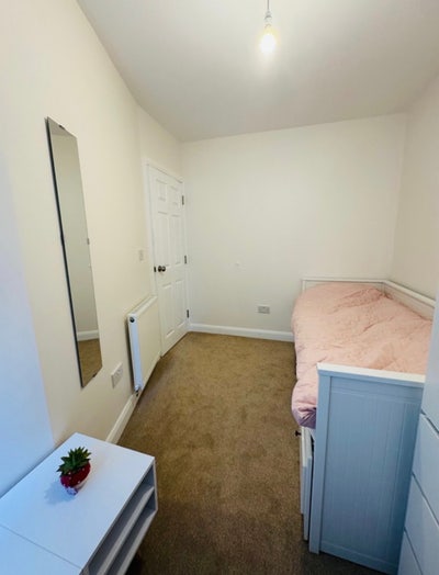 Room to Rent – Female Student, Coventry Main Photo