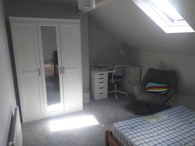 Spacious double room - own almost new bathroom Main Photo