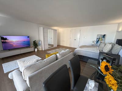 #🌟 Luxury Canary Wharf Apartment • Brand New Main Photo