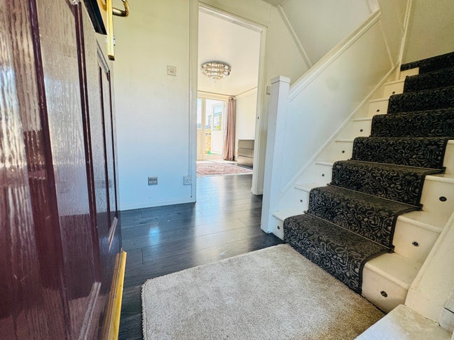 🔥Spacious 2 bed property - E1  Main Photo