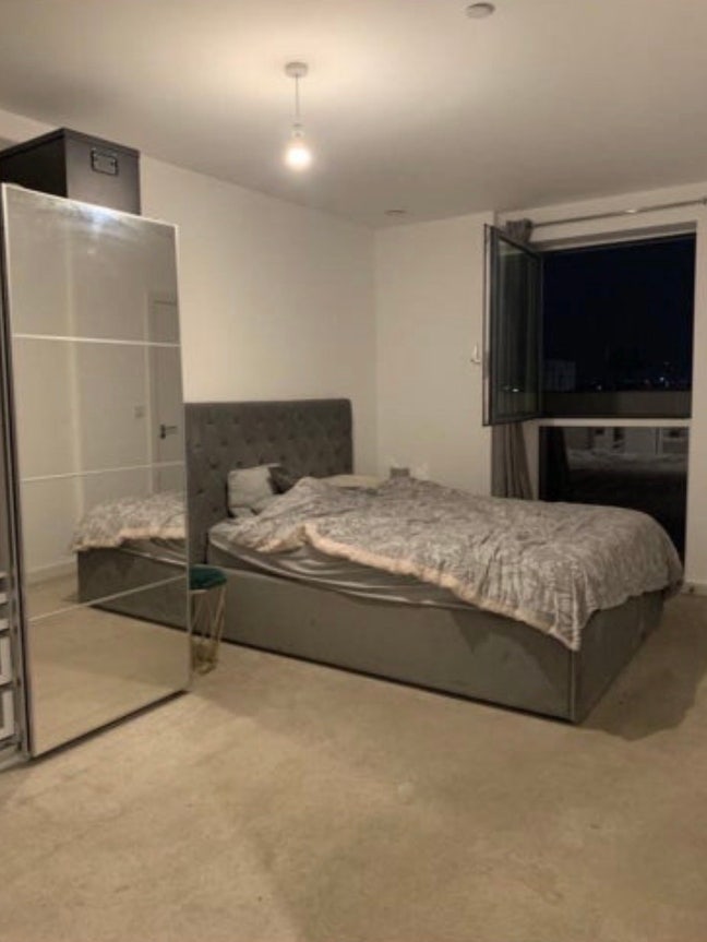 En-suite room in new build apartment  Main Photo