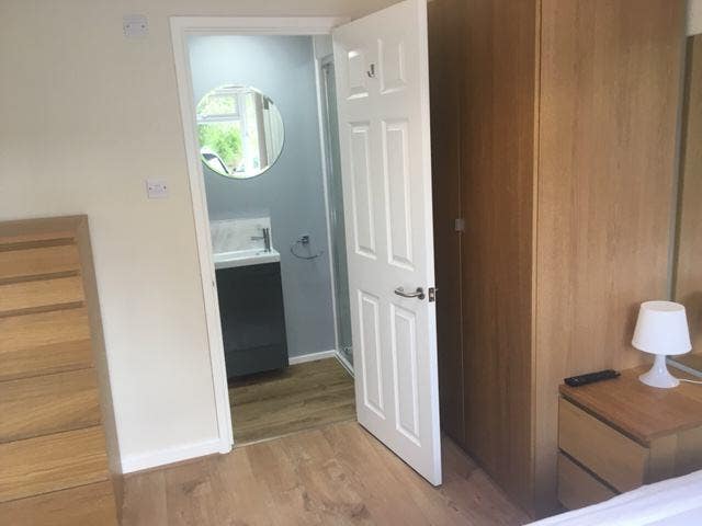 Small Double En-Suite | No Deposit | Bills Inc Main Photo
