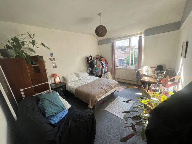 2 month sublet September-October in friendly house Main Photo