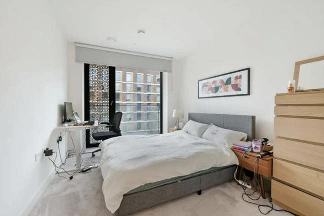 🌆 Elevated Living in E16 – 2 Ensuite-Style Rooms  Main Photo