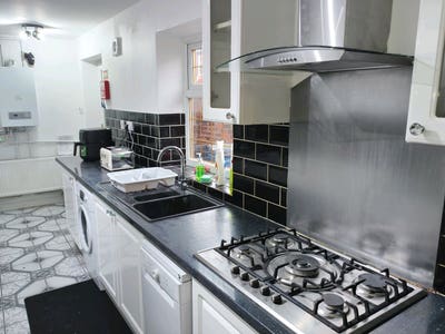 4 bed houseshare (HMO) opposite hospital Main Photo