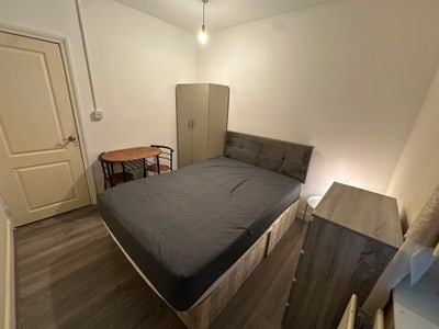 🛏️✨Double Room to Let in - Wembley  Main Photo