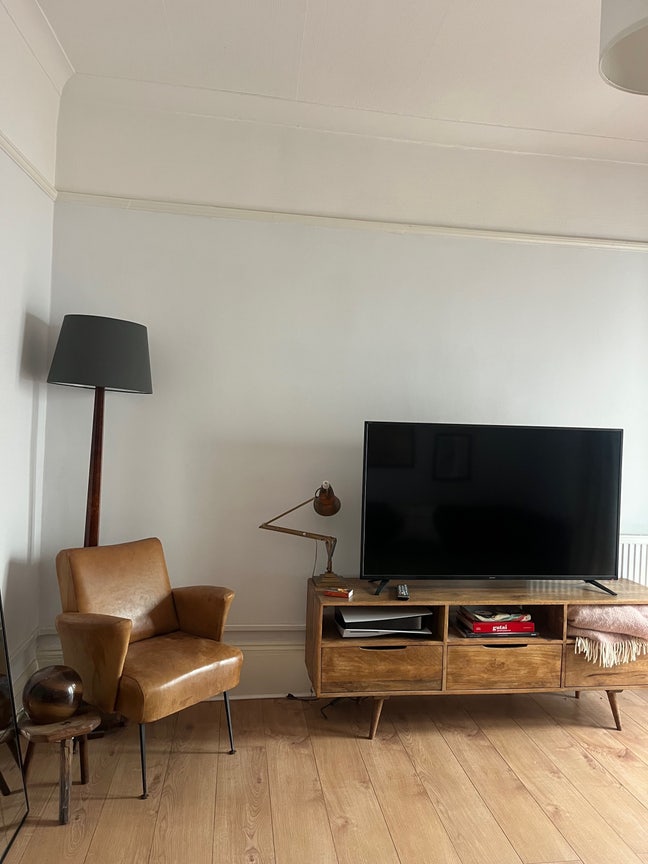 Spacious Double Room in North London House Main Photo