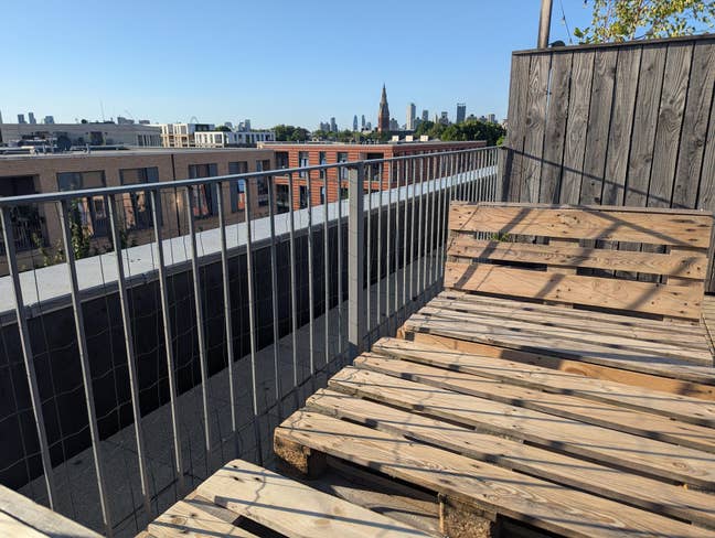 Double room in 3-bed flat with roof terrace Main Photo