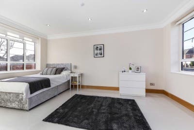 Great double room/ French door/Quiet area Main Photo