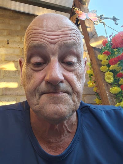 Professional Male seeks a single or double room Main Photo