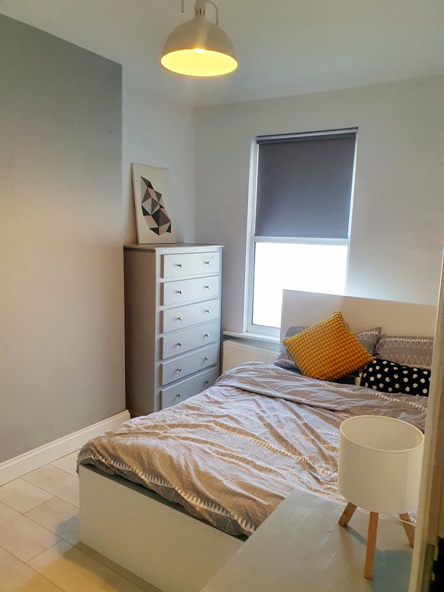 Beautiful double room 12min train to London Bridge Main Photo