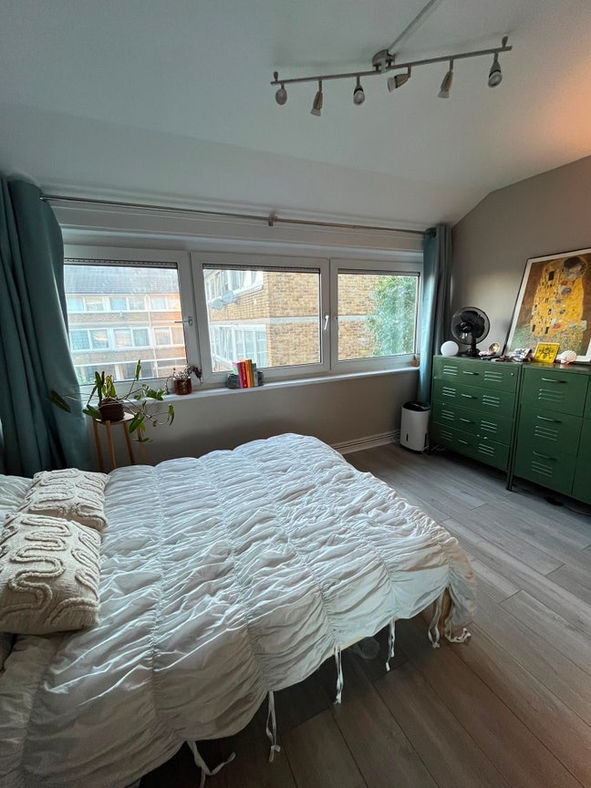  *Brand New Refurbished Peckham Palace!* Main Photo