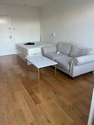 Double room to let - wyllen close E1 4Hh Main Photo